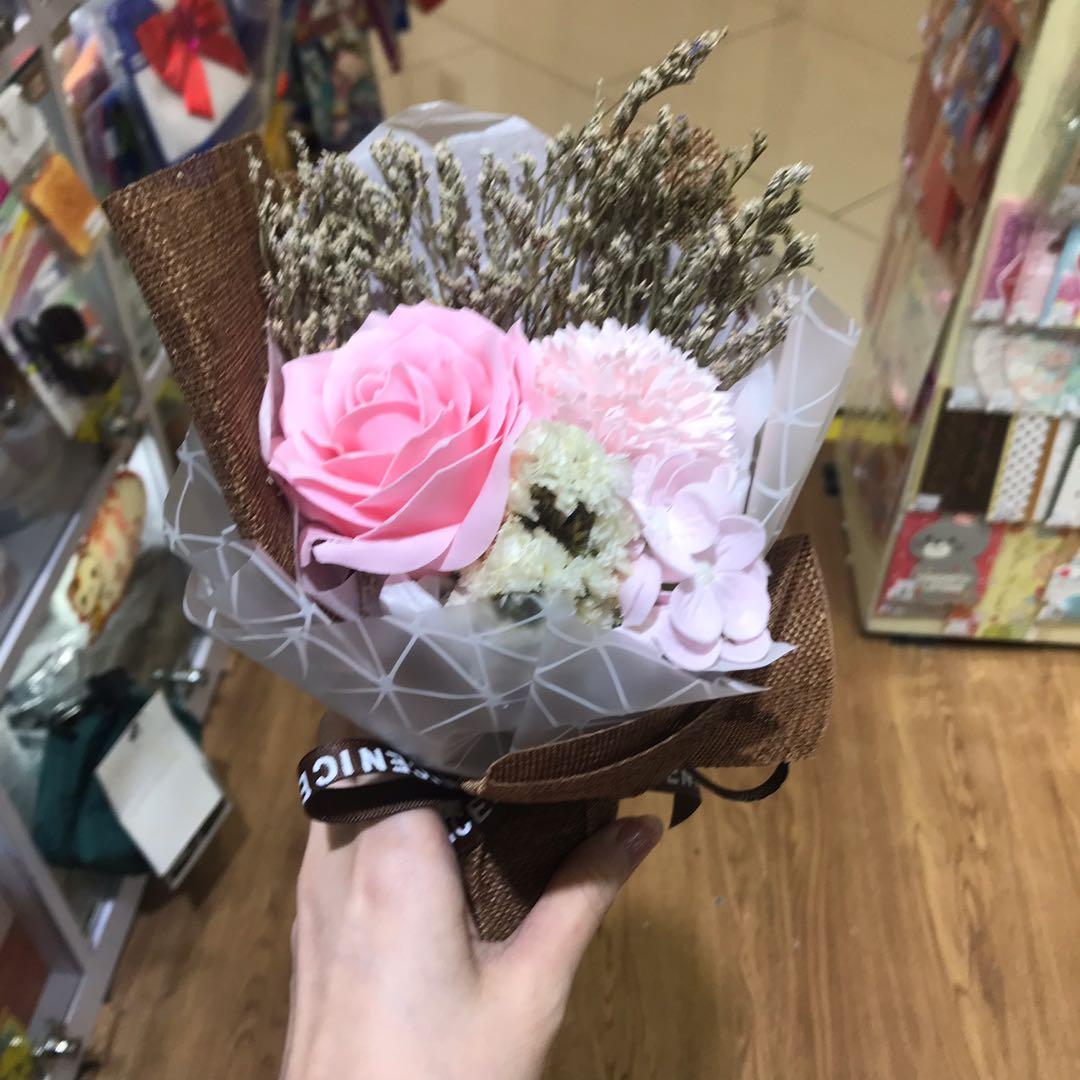 乾花花束乾花束畢業花束情人花束情人節生日周年記念日女朋友香皂花香梘花束香梘花番梘花 手作 自家設計 手作產品