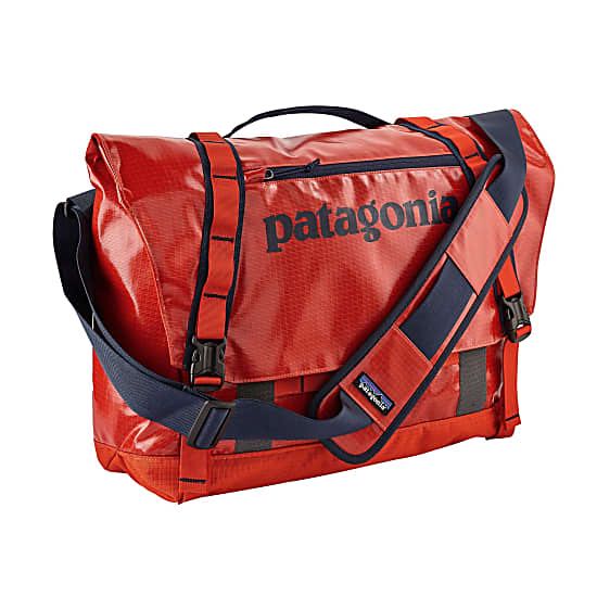 BN Patagonia Black Hole Messenger 24L, Men's Fashion, Bags, Sling Bags on  Carousell