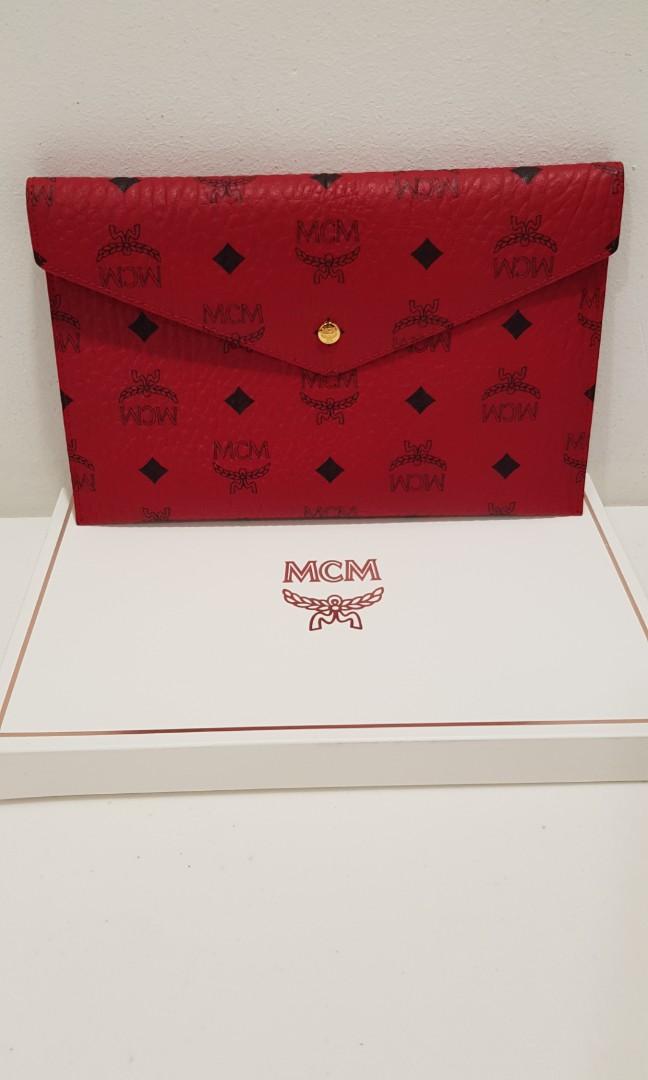 Mcm on sale clutch red