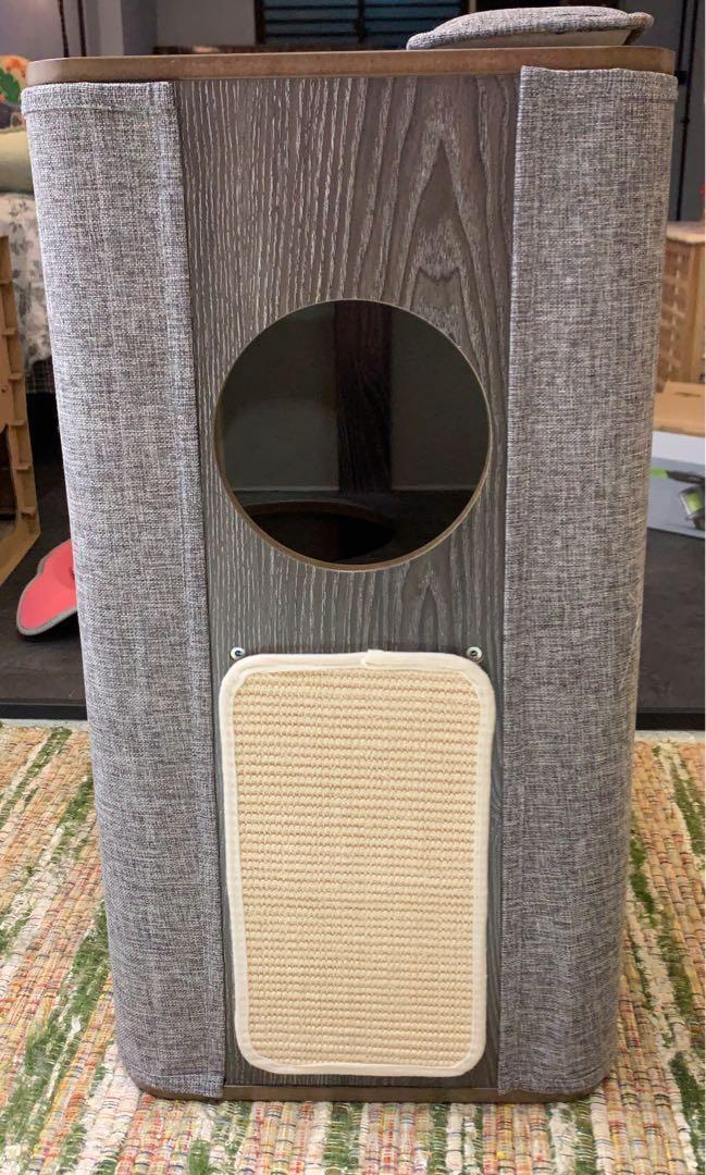 (New/Unused) Cat climbing/scratching tower Lulu’s World LuCubox Cat