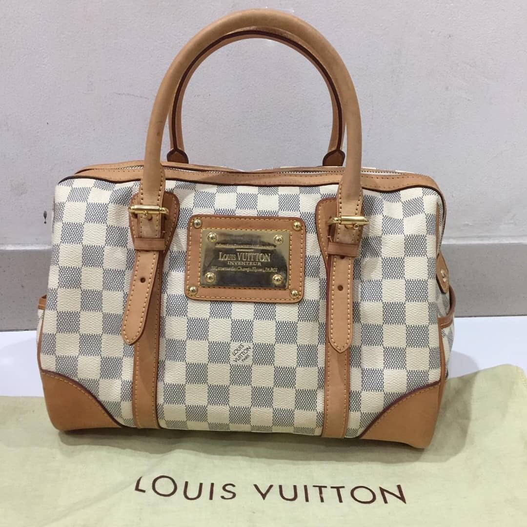 Louis Vuitton Viva Cite MM shoulder bag in LV Monogram coated canvas with  leather trim and gold-tone hardware (B) From the Collection by Marc Jacobs  for Louis Vuitton - 001-700-13016140