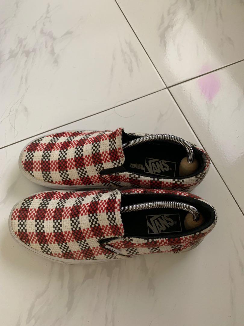 low top vans red checkered