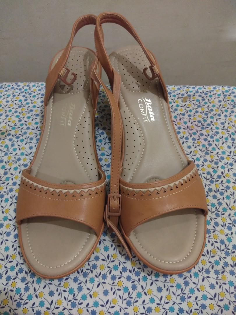 bata comfit wedges