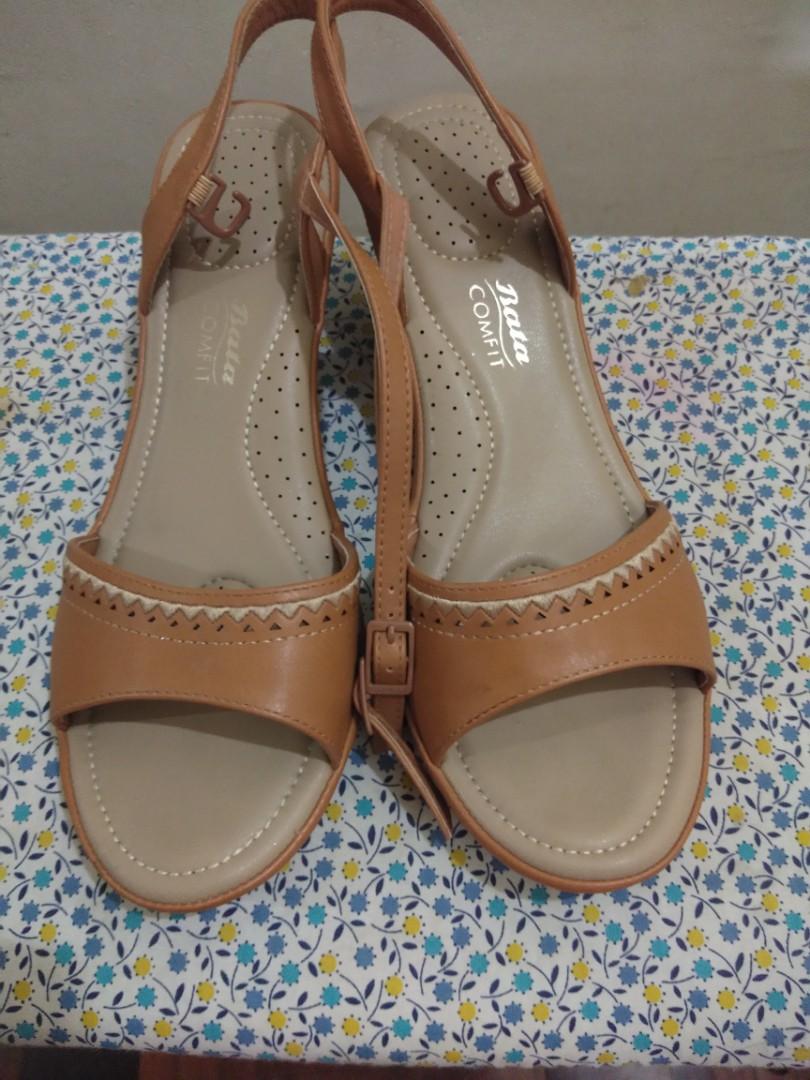 bata comfit wedges