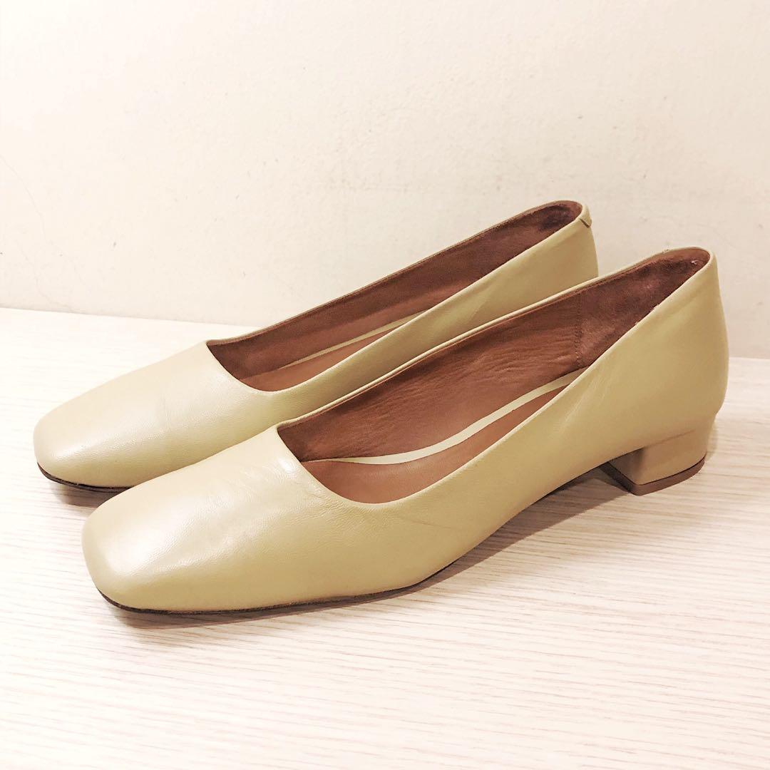 cream court shoes low heel