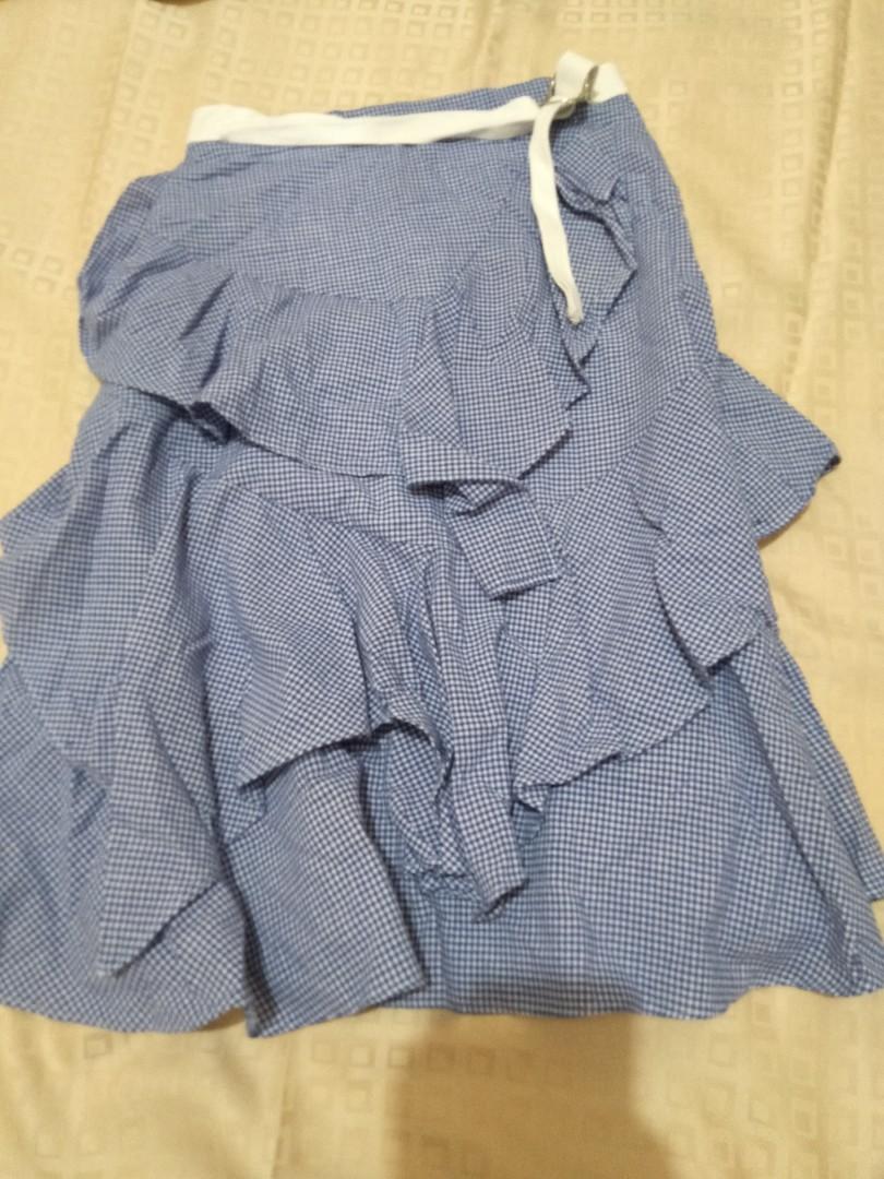 Skirt by Preloved clothing (Category: Skirts) located in Pasig City. Submitted by yangchanel (Listing ID 234099925, Image 1). Description: Still good as new👍.