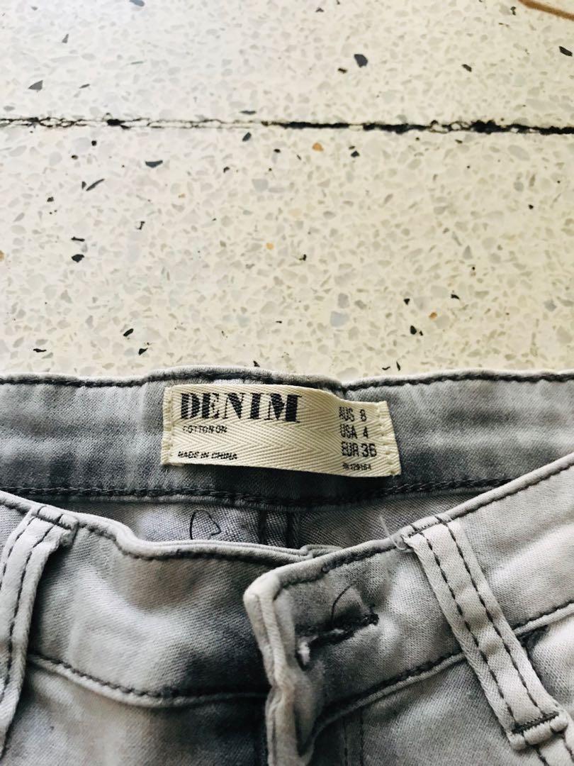 Cotton-on Denim Pants (Category: Jeans) located in Cainta. Submitted by rssntgo (Listing ID 234171491, Image 2). Description: 🌈 Cotton-on Denim Pants 🌈 fits s-m 🌈 kept in storage Rfs: decluttering.