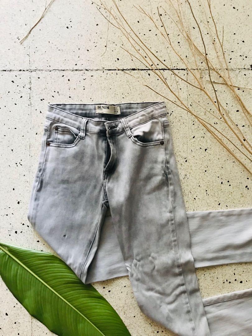Cotton-on Denim Pants (Category: Jeans) located in Cainta. Submitted by rssntgo (Listing ID 234171491, Image 1). Description: 🌈 Cotton-on Denim Pants 🌈 fits s-m 🌈 kept in storage Rfs: decluttering.