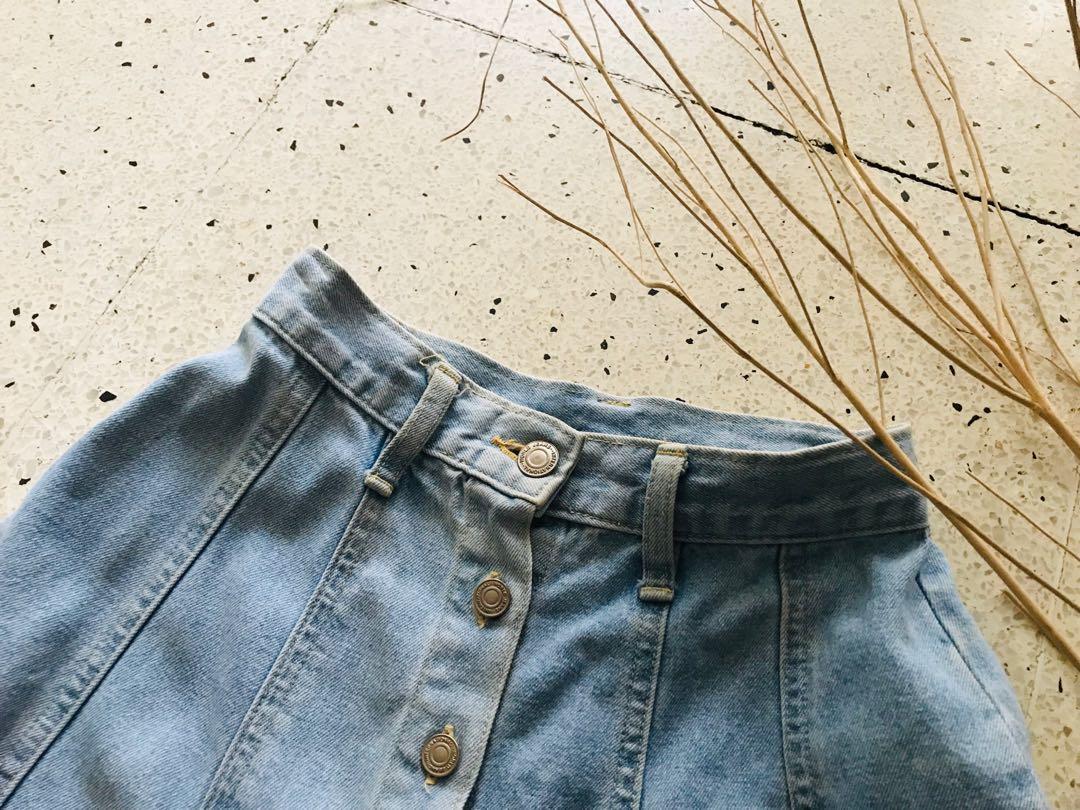 Denim Skirt (Category: Skirts) located in Cainta. Submitted by rssntgo (Listing ID 234170563, Image 2). Description: 🌈 Denim Skirt 🌈 fits 23-24 🌈 above the knee 🌈 vv nice Rfs: decluttering.
