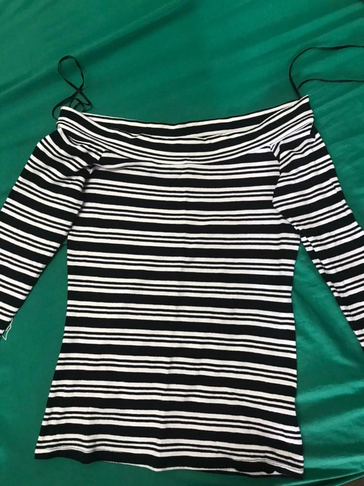 Off Shoulder Top (Category: Sleeveless) located in Melaka Tengah. Submitted by ilyanastore (Listing ID 234099017, Image 2). Description: Off shoulder top Size S RM13 exclude postage Only use a couple time.