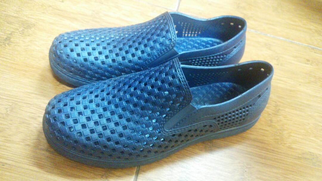 Sepatu Karet Pria Anti Air Dan Hujan Murah Fesyen Pria Sepatu Sandal Di Carousell