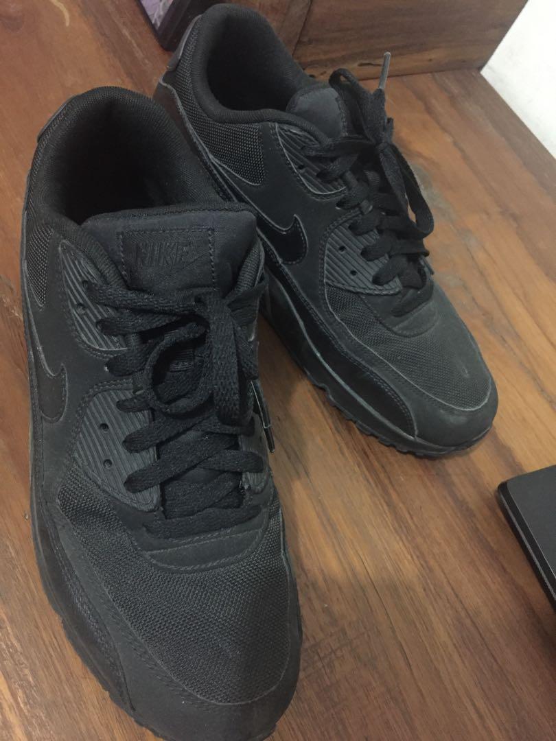 Sepatu Nike Hitam 44 Fesyen Pria Sepatu Sneakers Di Carousell