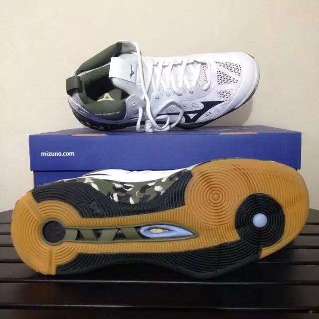 Sepatu Voli Mizuno Wave Momentum Mid Original Fesyen Pria Sepatu Sneakers Di Carousell