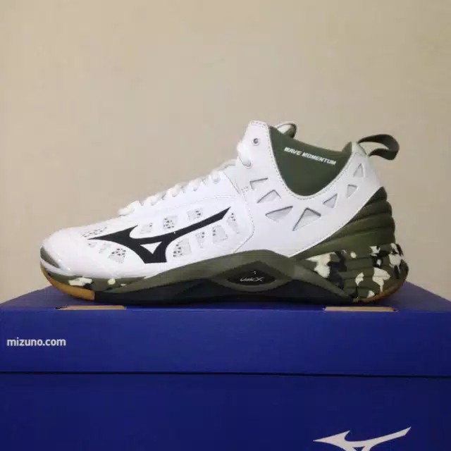 Sepatu Voli Mizuno Wave Momentum Mid Original Fesyen Pria Sepatu Sneakers Di Carousell