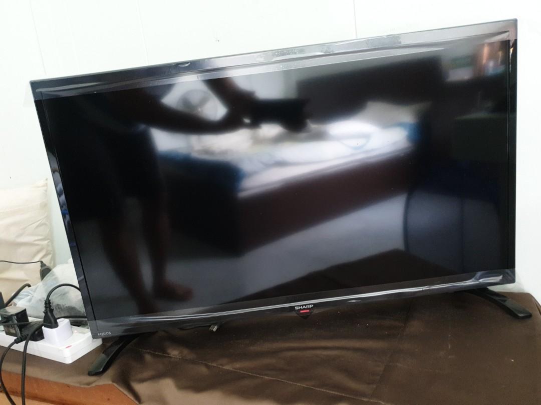 Sharp 32" LED HDMI Tv, TV & Home Appliances, TV & Entertainment, TV on Carousell