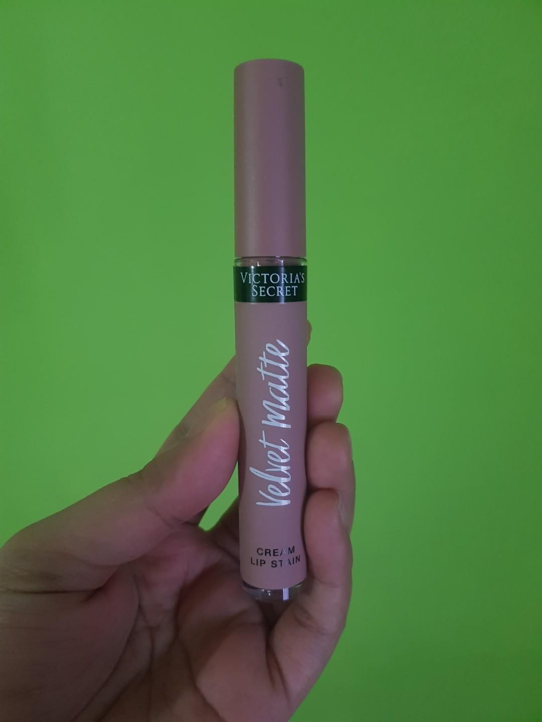 Victoria's secret Velvet Matte Cream Lip Stain Adored, Kesehatan