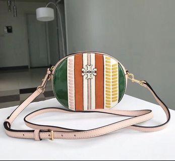 Tory Burch 腰包 胸包 一包兩用 可單肩斜跨 兩條肩帶 荔枝紋牛皮 彩色搭配 時尚潮流 附購證