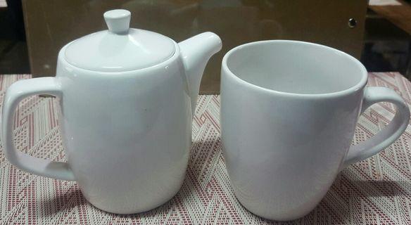 Gourdo's Ceramic Tea Pot and Mug Set