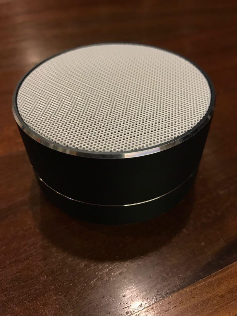 Minimalist style reflective deals light bt speaker