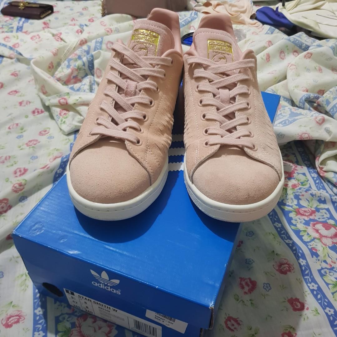 Pink suede hotsell stan smith sneakers