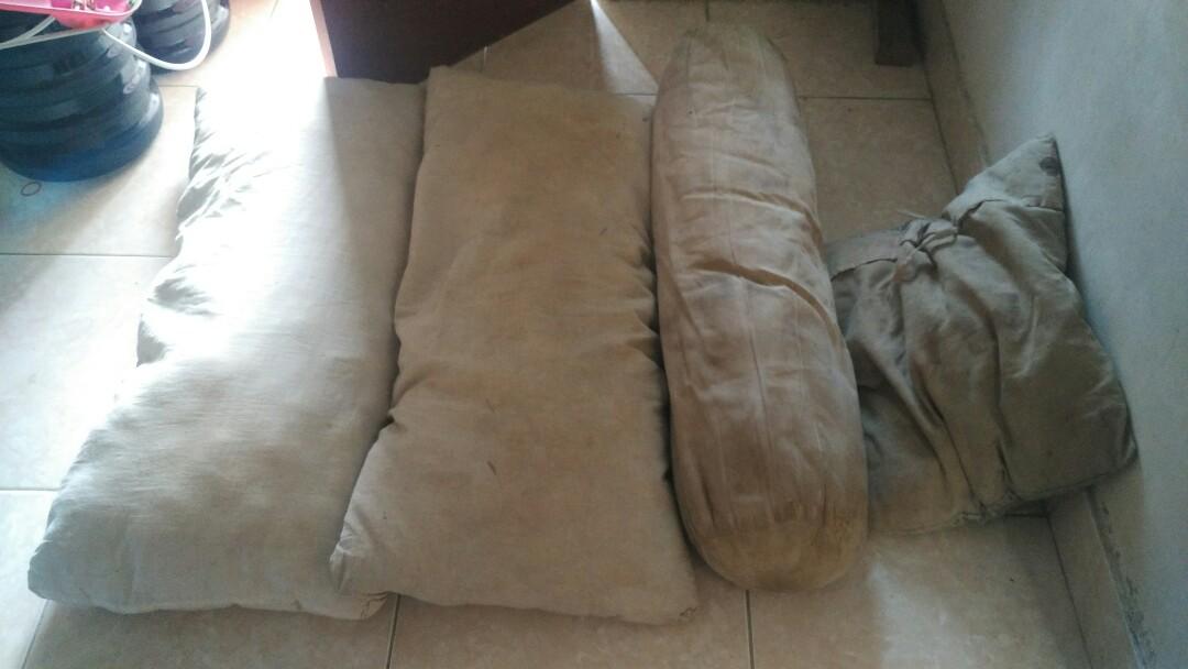 Bantal Guling Kapuk Asli Perabotan Rumah Di Carousell
