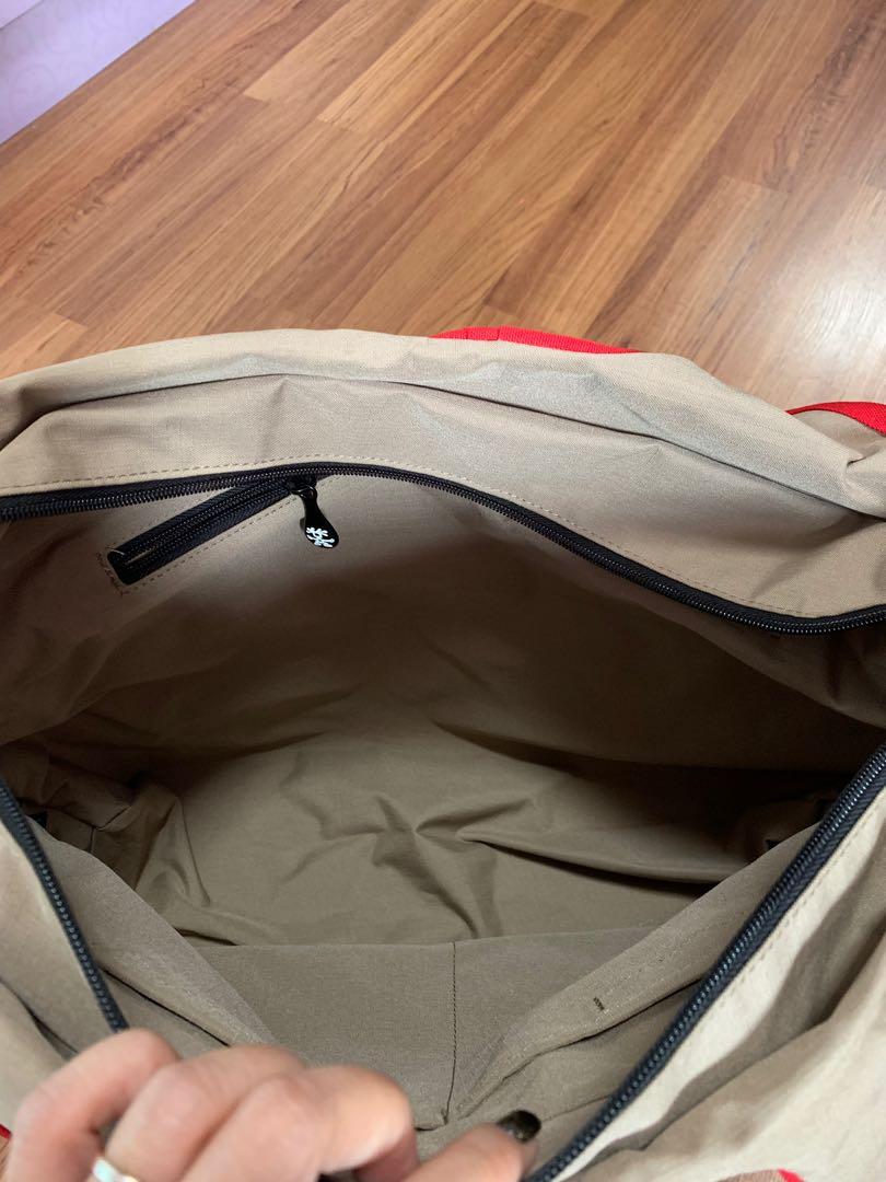 Crumpler gym bag discount