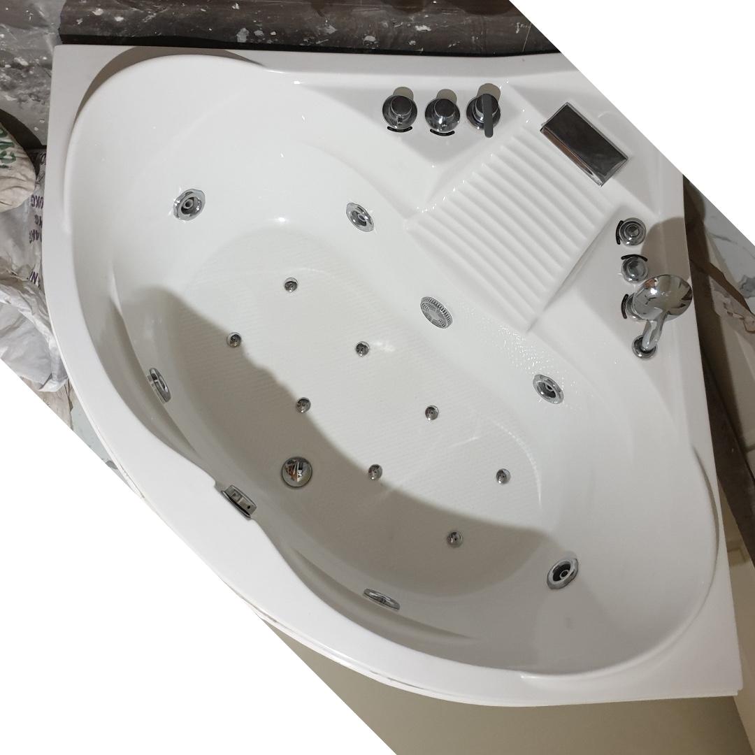 Double Separate Triangle Shaped Jacuzzi Bathtub Home Furniture Others On Carousell