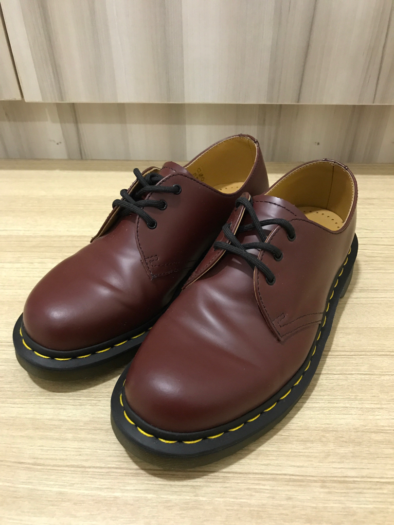 Dr martens maroon low cut 2025