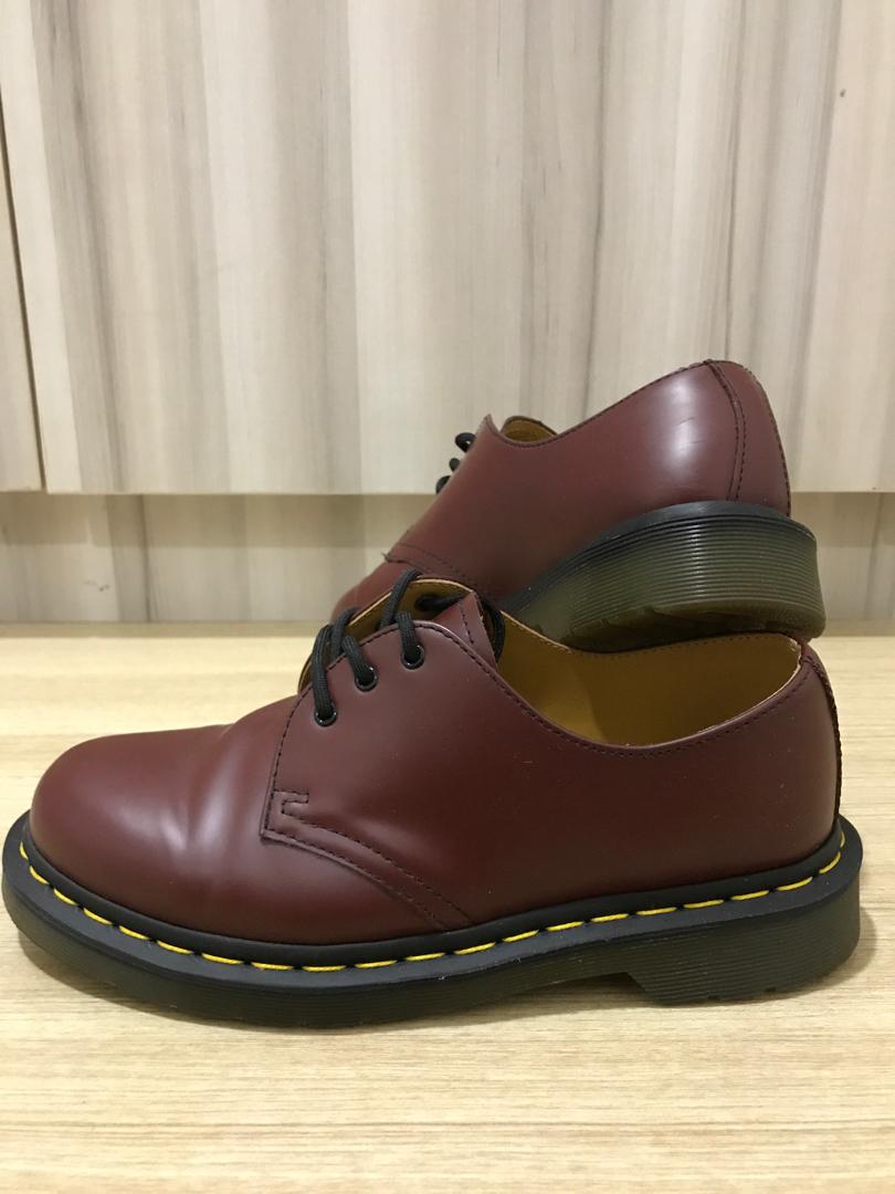 Dr martens maroon low cut outlet