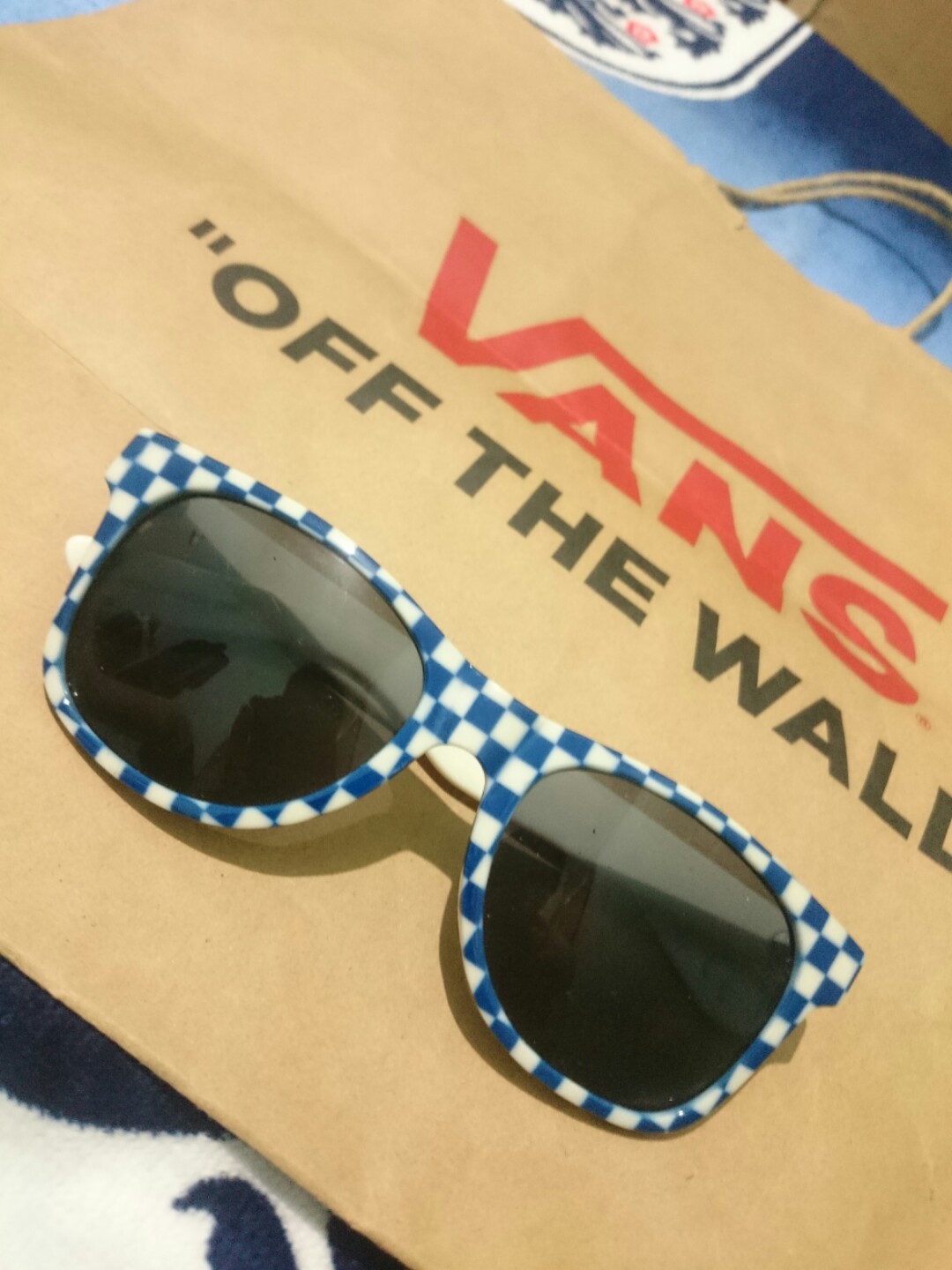 Kacamata vans off the wall 2025