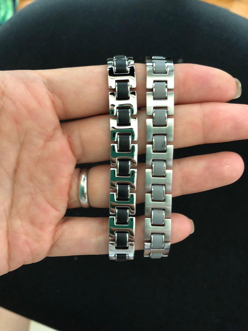 Titanium bracelets （分類：袖口扣）位於 Hong Kong。 由 bilibalsa 提交（商品編號 234278601，圖片 1）。簡介： 。