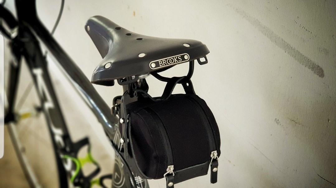 brooks b17 black