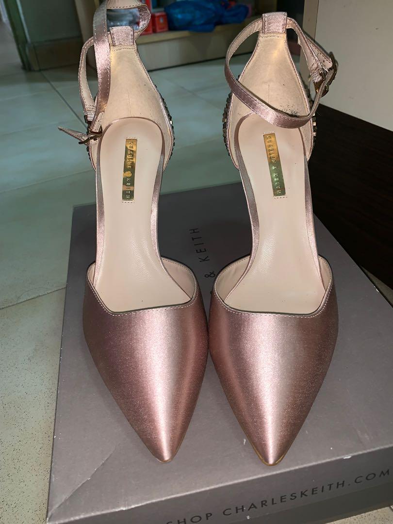 Champagne store pink heels
