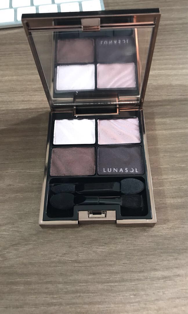 Kanebo Lunasol eyeshadow velvetful eyes 01, Kesehatan & Kecantikan, Rias Wajah di Carousell