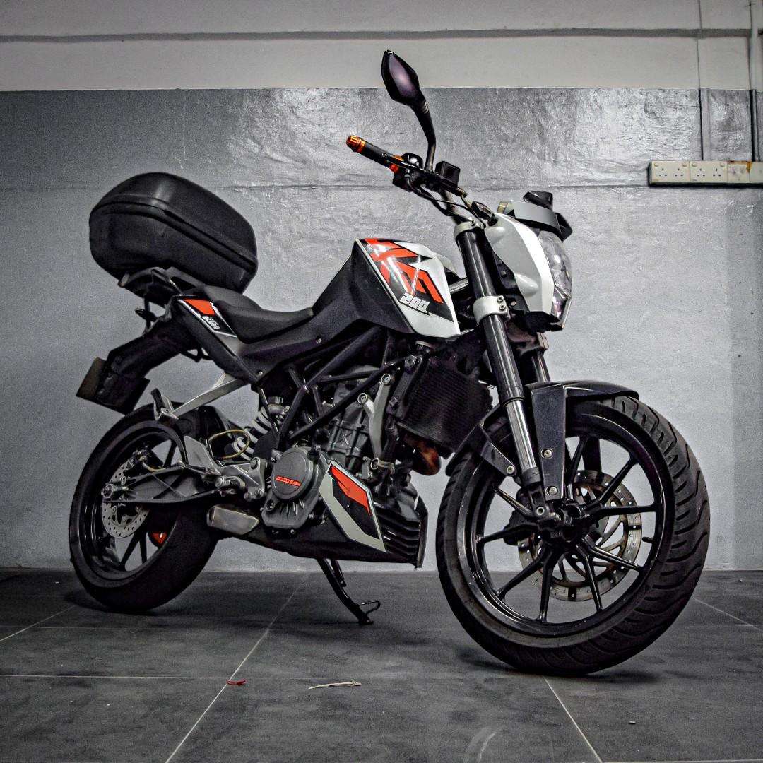 Duke 200 store orange white