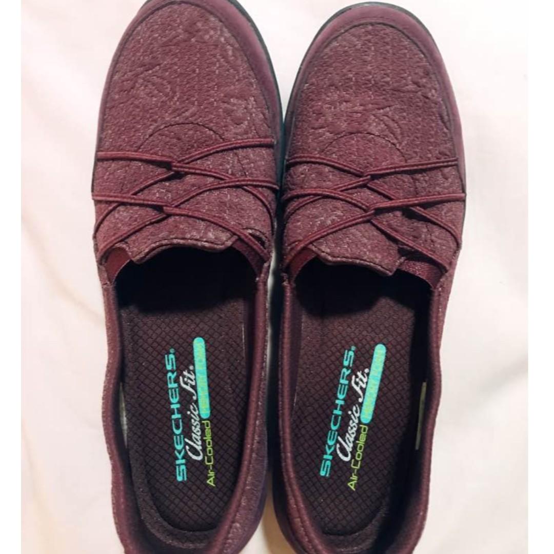 sketchers female