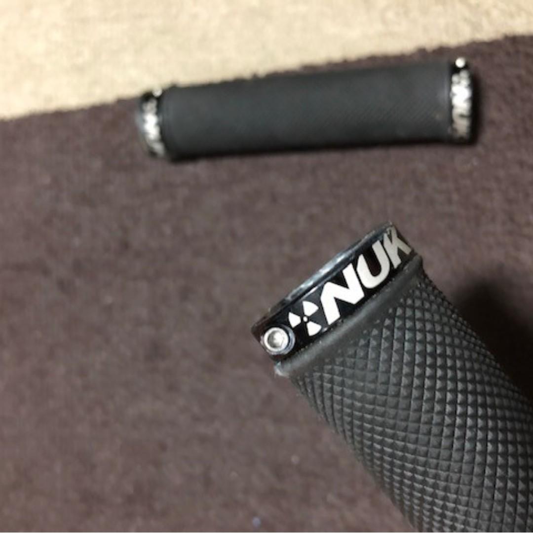 nukeproof neutron knurled lock on grip