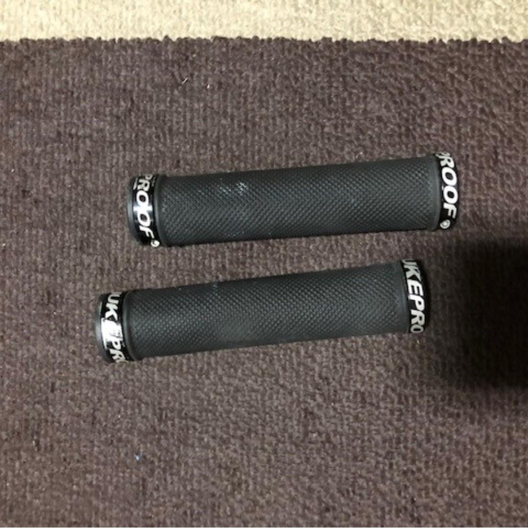 Nukeproof neutron knurled clearance lock on grip