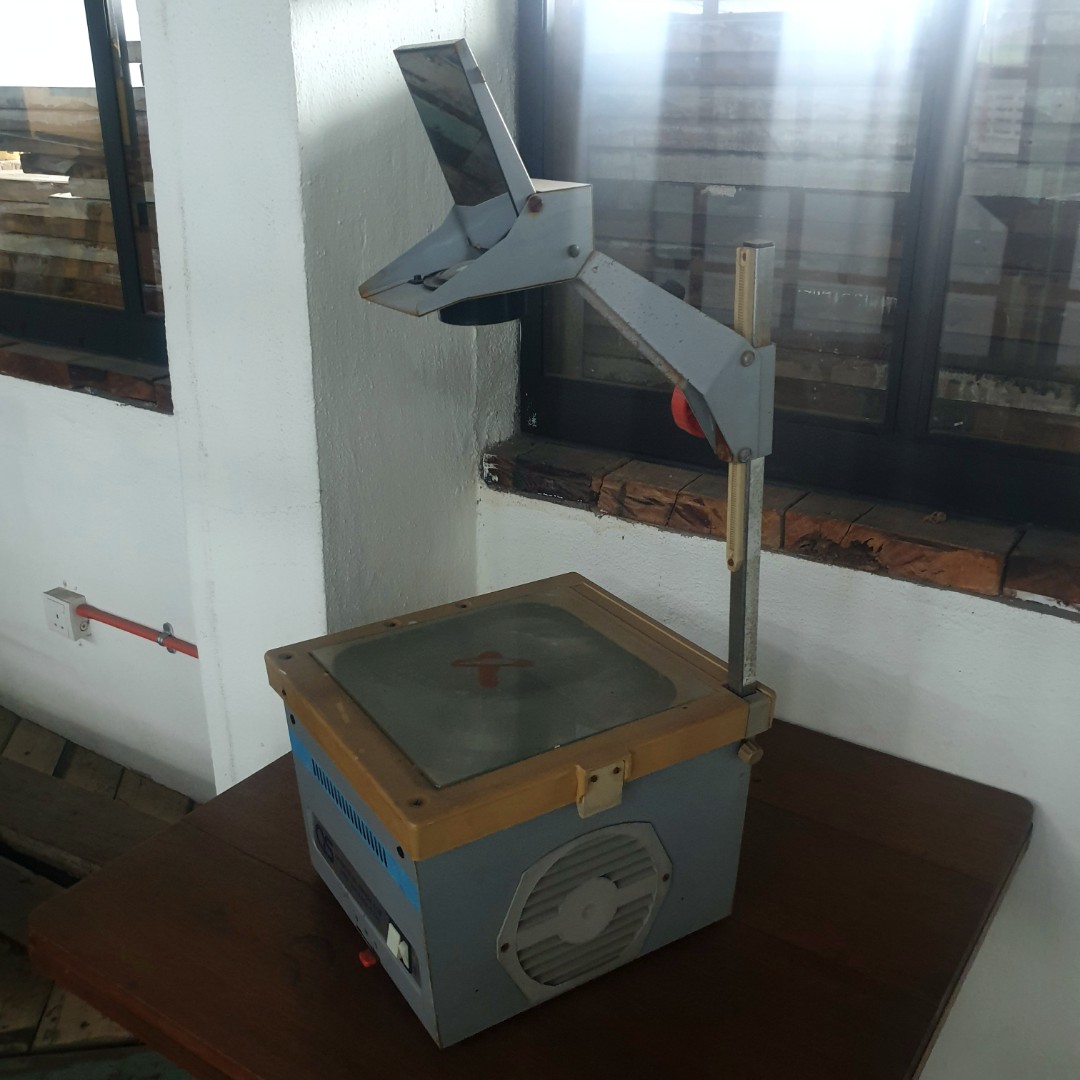Overhead Projector (OHP), Furniture & Home Living, Home Decor, Vases & Decorative Bowls on Carousell