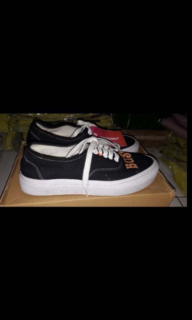 Sundaysunday X Thanksinsomnia Busymind Fesyen Pria Sepatu Sneakers Di Carousell