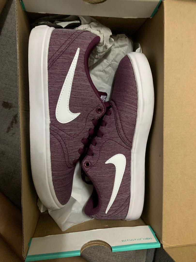 Womens nike SB Check solarsoft canvass (Category: Sneakers) located in Quezon City. Submitted by violet_08 (Listing ID 234458979, Image 3). Description: For sale only Authentic Nike womens SB Check solarsoft canvass Premium skateboarding shoes Size 7.5 (US) Once used As in isang beses lang then back to box na Gift lang Rfs: madami ng kicks.