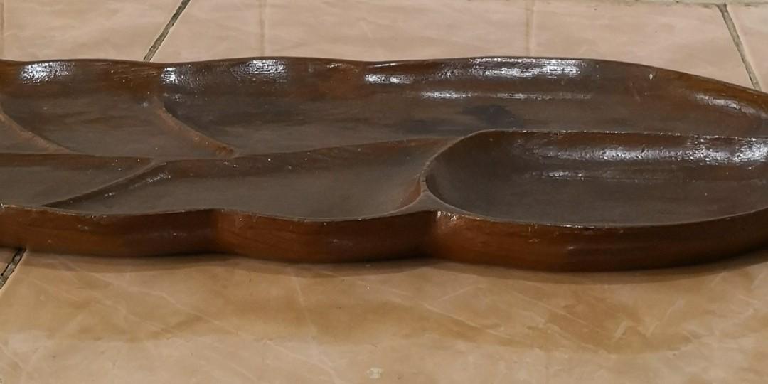 wooden platter plate tray (Category: Vases & Decorative Bowls) located in Hulu Selangor. Submitted by honey5 (Listing ID 234428838, Image 2). Description: about 23 inches in length chipped at holder Good condition considering it's age.