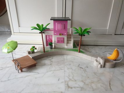 PLAYMOBIL City Life Luxury Beach House Playset Building Toy Doll