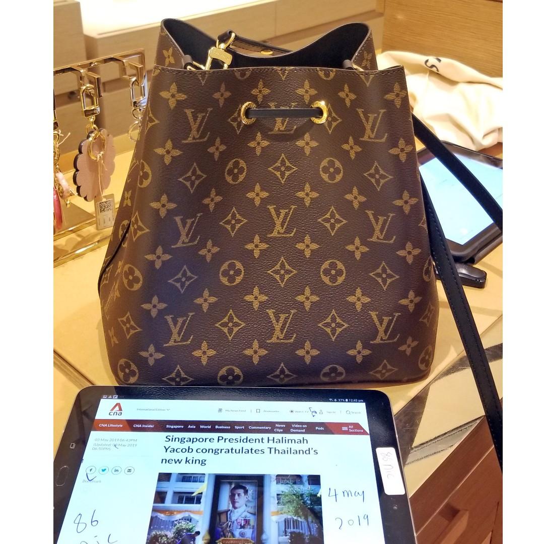 Wallpaper Brand New Louis Vuitton Neonoe Neo Noe Monogram Canvas Black For iPhone Free