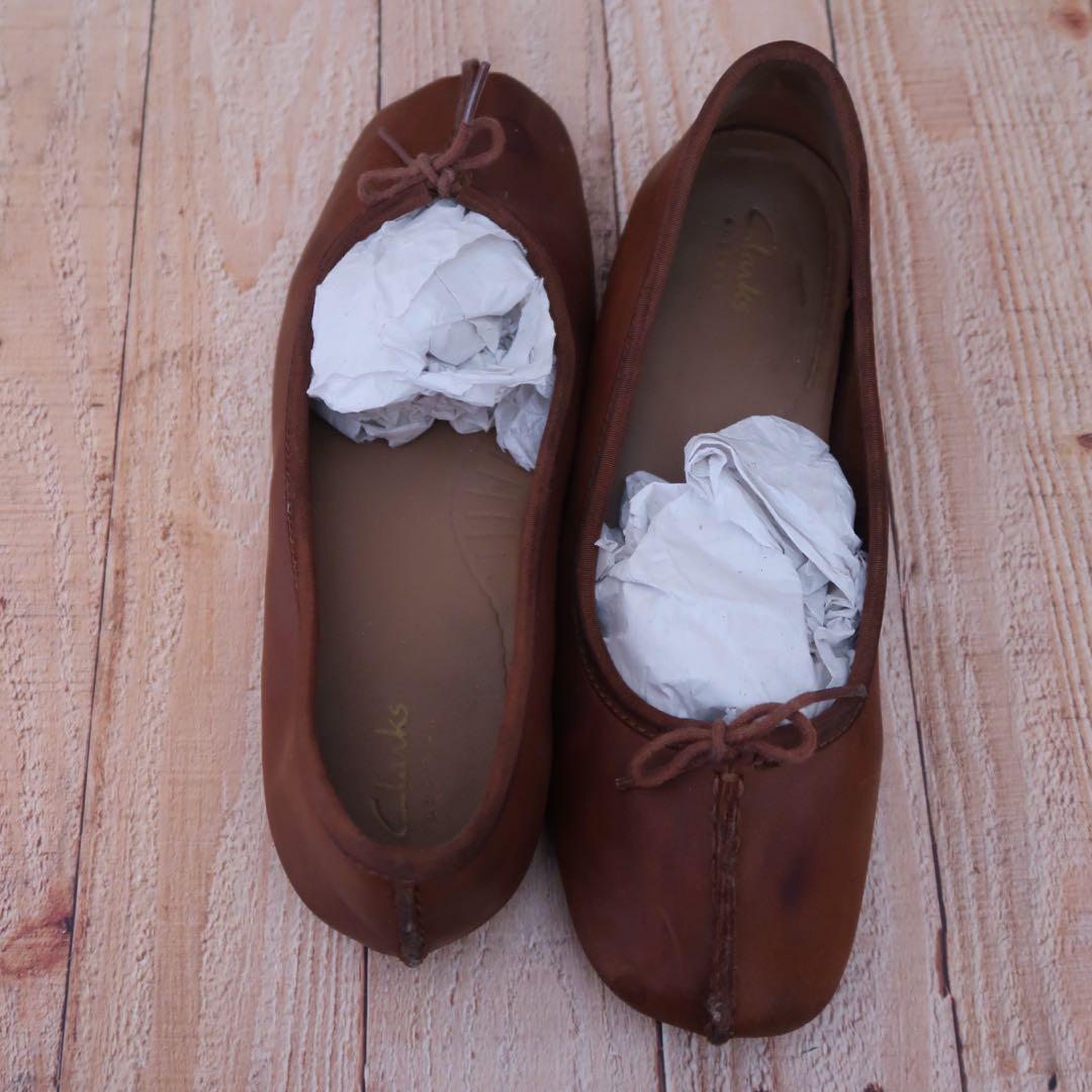 Clarks Ballet Flats (Category: Flats & Sandals) located in Pasig City. Submitted by infinitestylesmnl (Listing ID 234524400, Image 1). Description: .