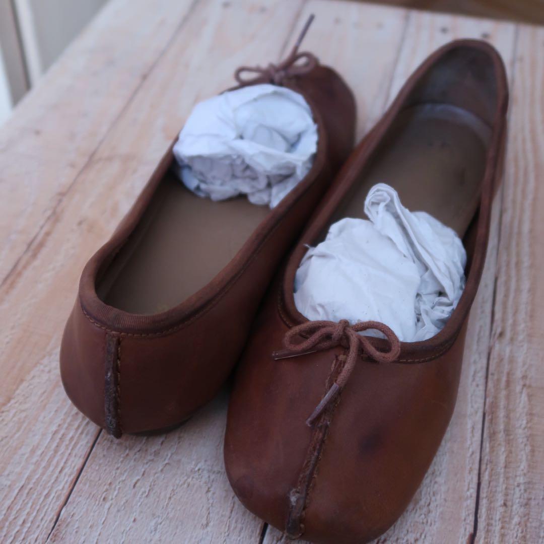 Clarks Ballet Flats (Category: Flats & Sandals) located in Pasig City. Submitted by infinitestylesmnl (Listing ID 234524400, Image 2). Description: .