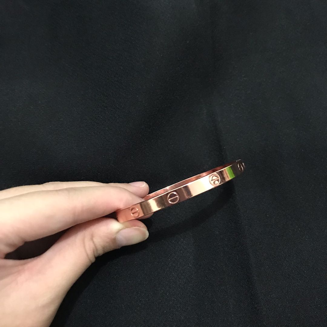 Gelang Cartier Titanium Lapis Rose Gold 18K, Fesyen Wanita, Perhiasan di  Carousell