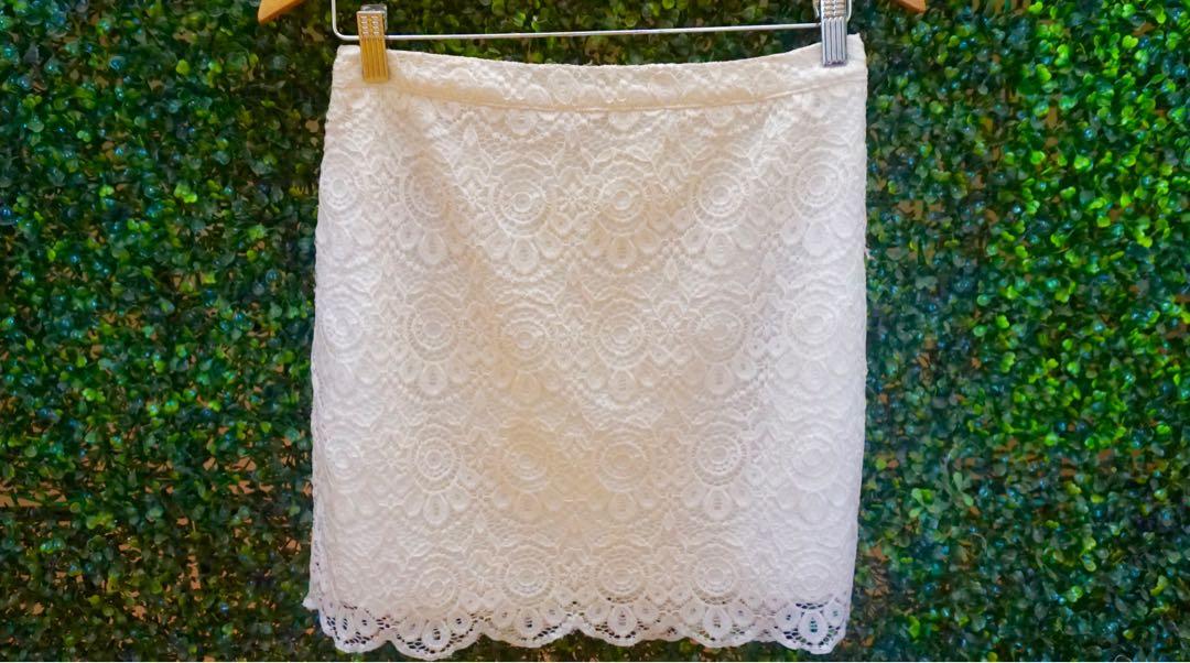 Hollister white lacy skirt (Category: Skirts) located in Manila. Submitted by samwear (Listing ID 230411536, Image 1). Description: New but washed once, with tag #caroujune.
