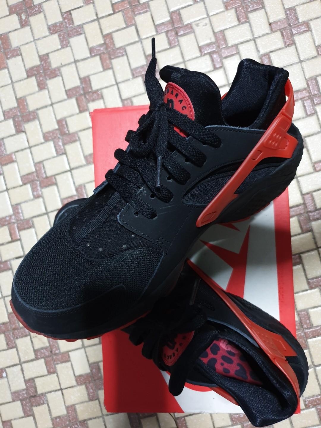 NIKE AIR HUARACHE QS US9.5 but can fit US8.5 Men s Fashion