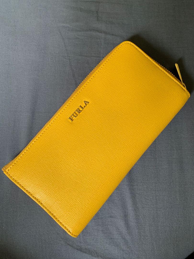 Pre loved Furla Babylon zippy wallet